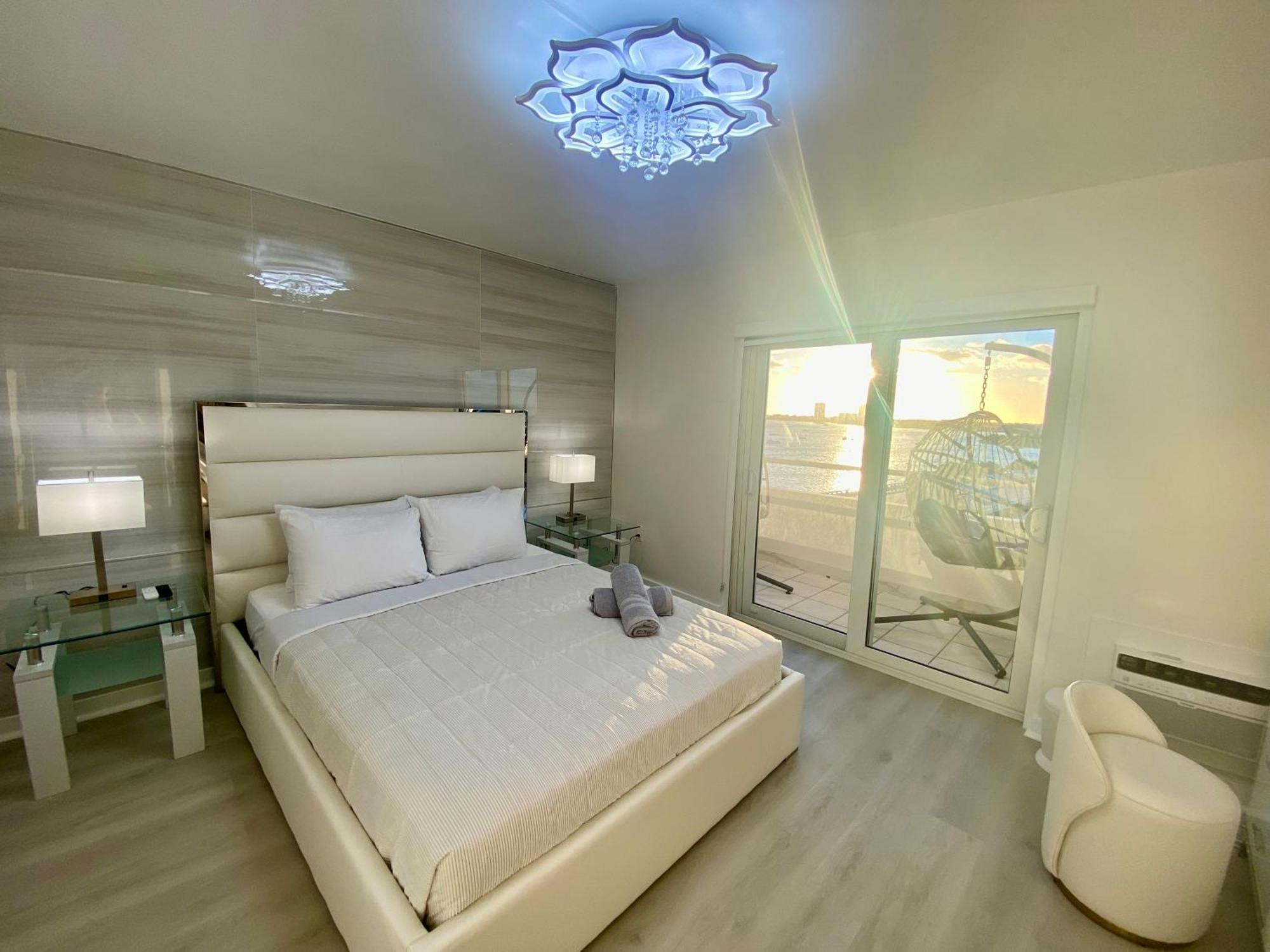 Panoramic Luxurious Waterfront One Bedroom Apartment With Miami Skyline View Free Parking 5Min Drive To ไมอามีบีช ภายนอก รูปภาพ