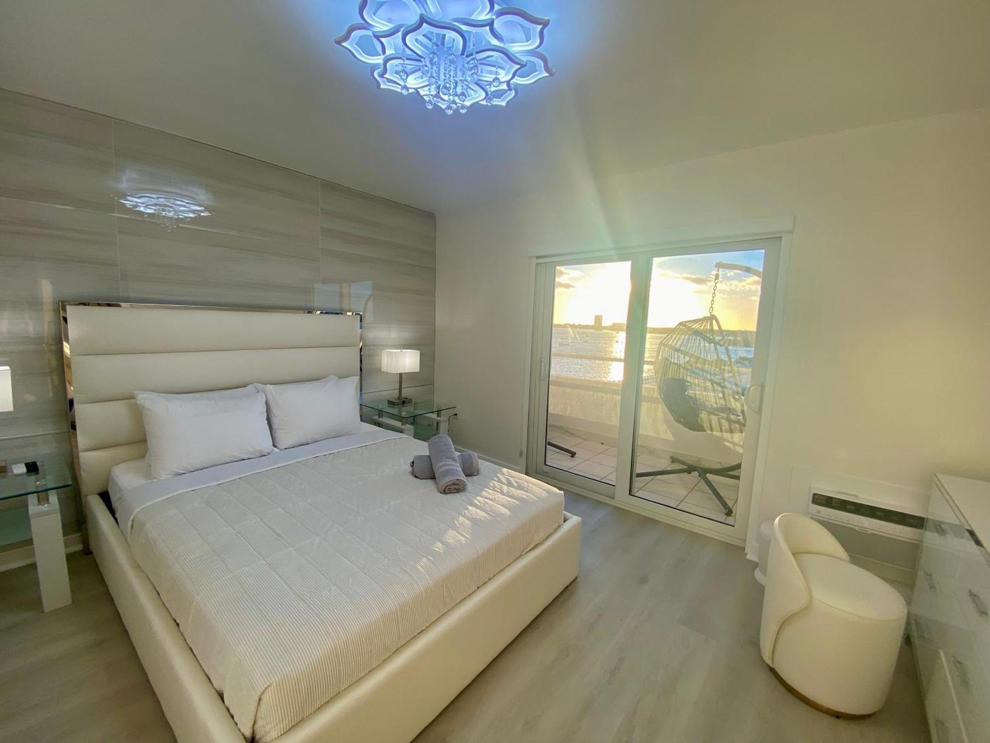 Panoramic Luxurious Waterfront One Bedroom Apartment With Miami Skyline View Free Parking 5Min Drive To ไมอามีบีช ภายนอก รูปภาพ