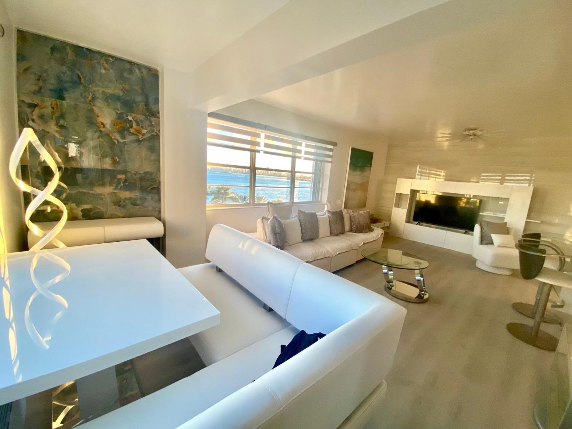 Panoramic Luxurious Waterfront One Bedroom Apartment With Miami Skyline View Free Parking 5Min Drive To ไมอามีบีช ภายนอก รูปภาพ