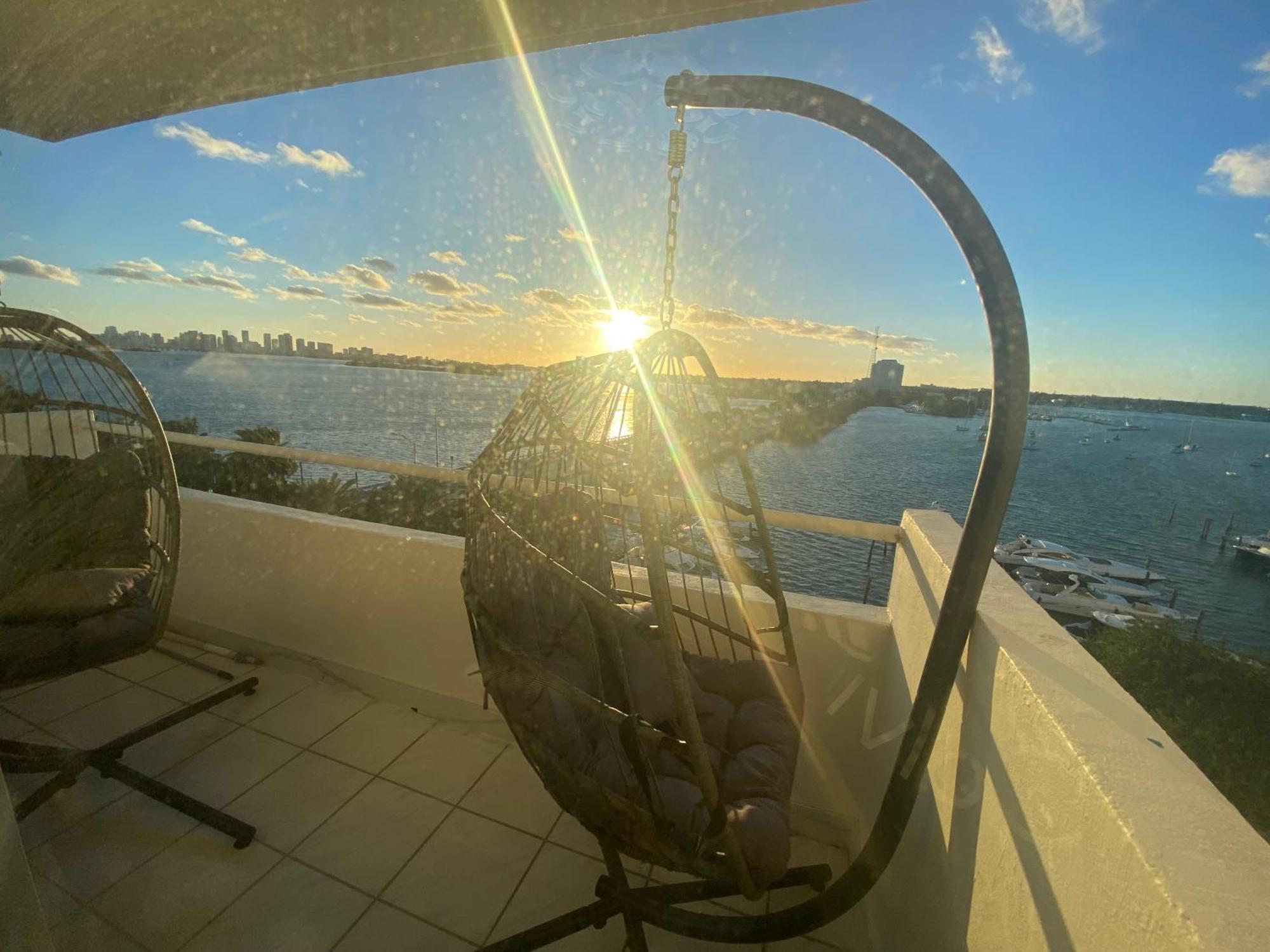 Panoramic Luxurious Waterfront One Bedroom Apartment With Miami Skyline View Free Parking 5Min Drive To ไมอามีบีช ภายนอก รูปภาพ