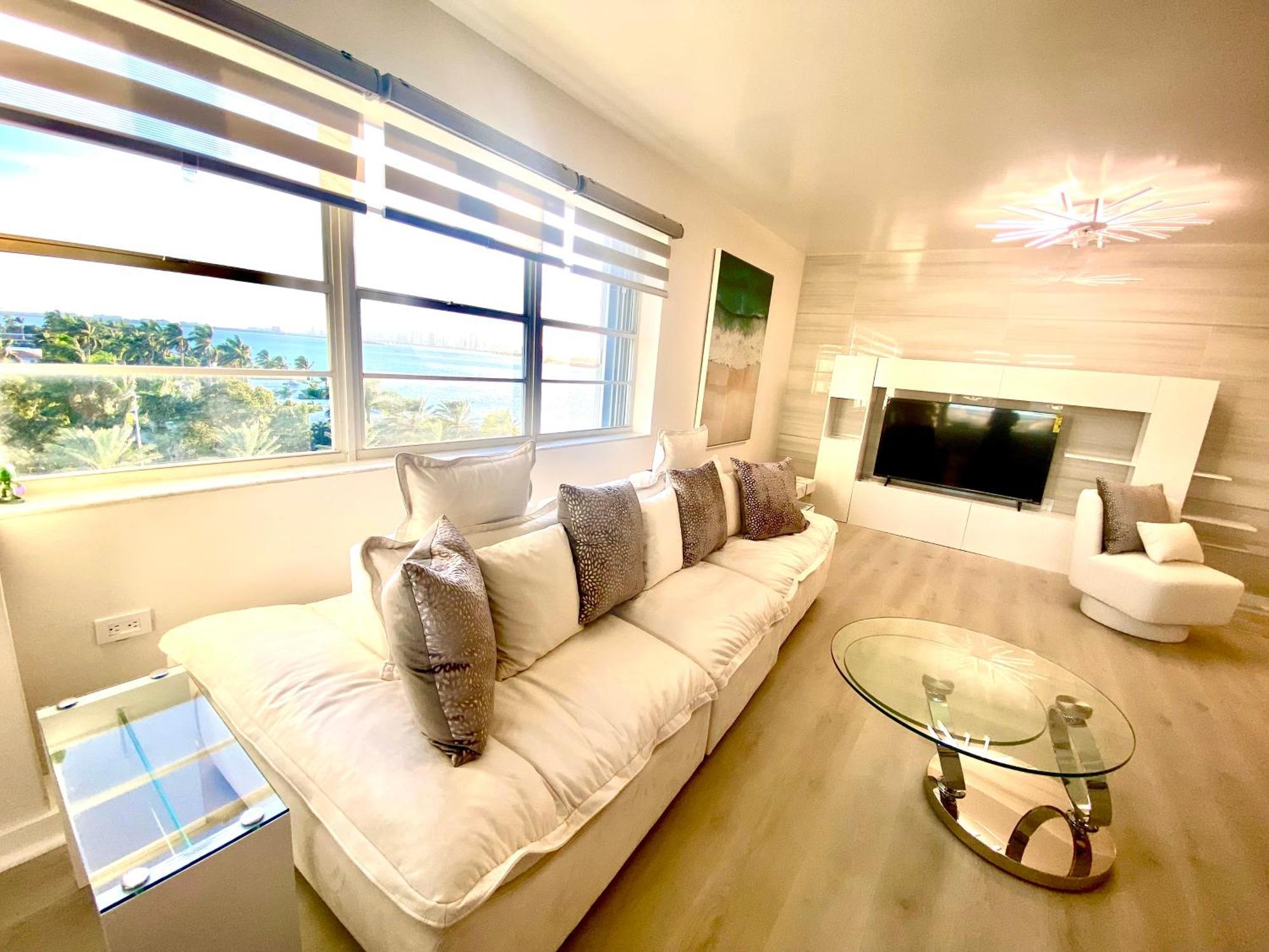 Panoramic Luxurious Waterfront One Bedroom Apartment With Miami Skyline View Free Parking 5Min Drive To ไมอามีบีช ภายนอก รูปภาพ