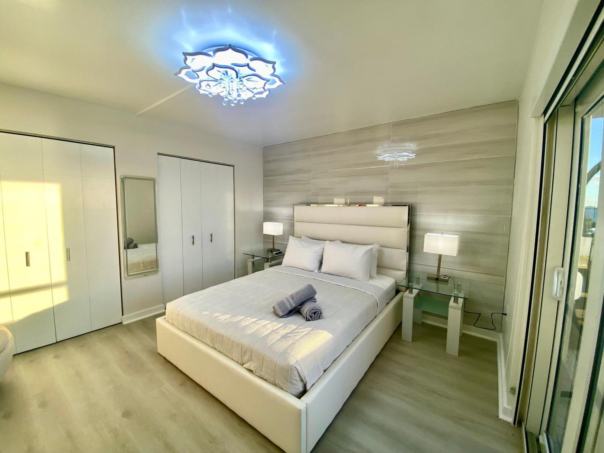 Panoramic Luxurious Waterfront One Bedroom Apartment With Miami Skyline View Free Parking 5Min Drive To ไมอามีบีช ภายนอก รูปภาพ