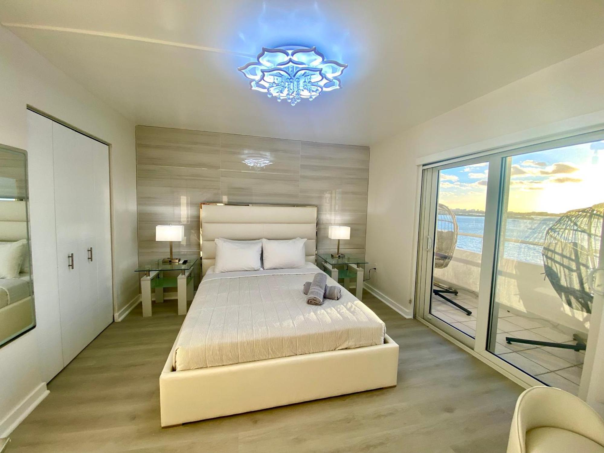 Panoramic Luxurious Waterfront One Bedroom Apartment With Miami Skyline View Free Parking 5Min Drive To ไมอามีบีช ภายนอก รูปภาพ